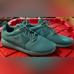 Nike Roshe Women’s 9.5